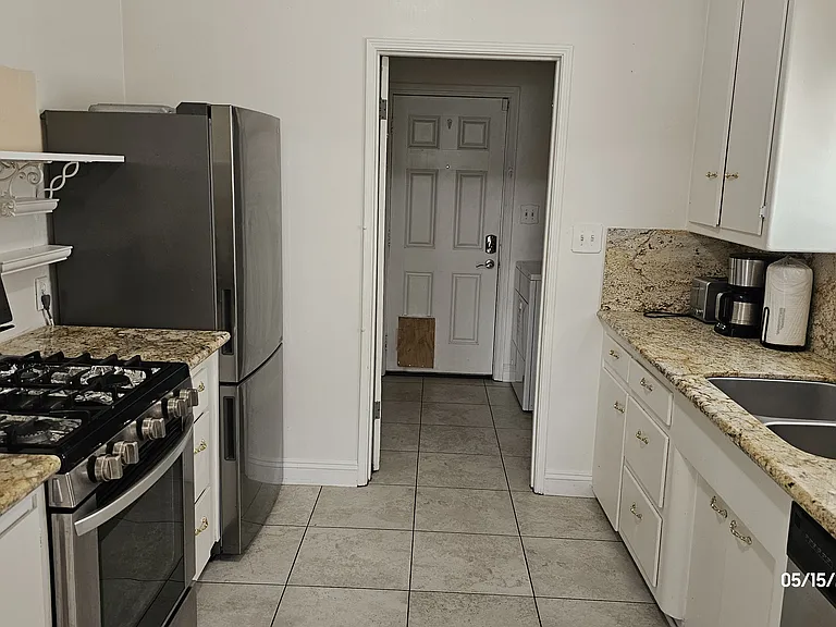 2451 Graydon Ave — Photo 3