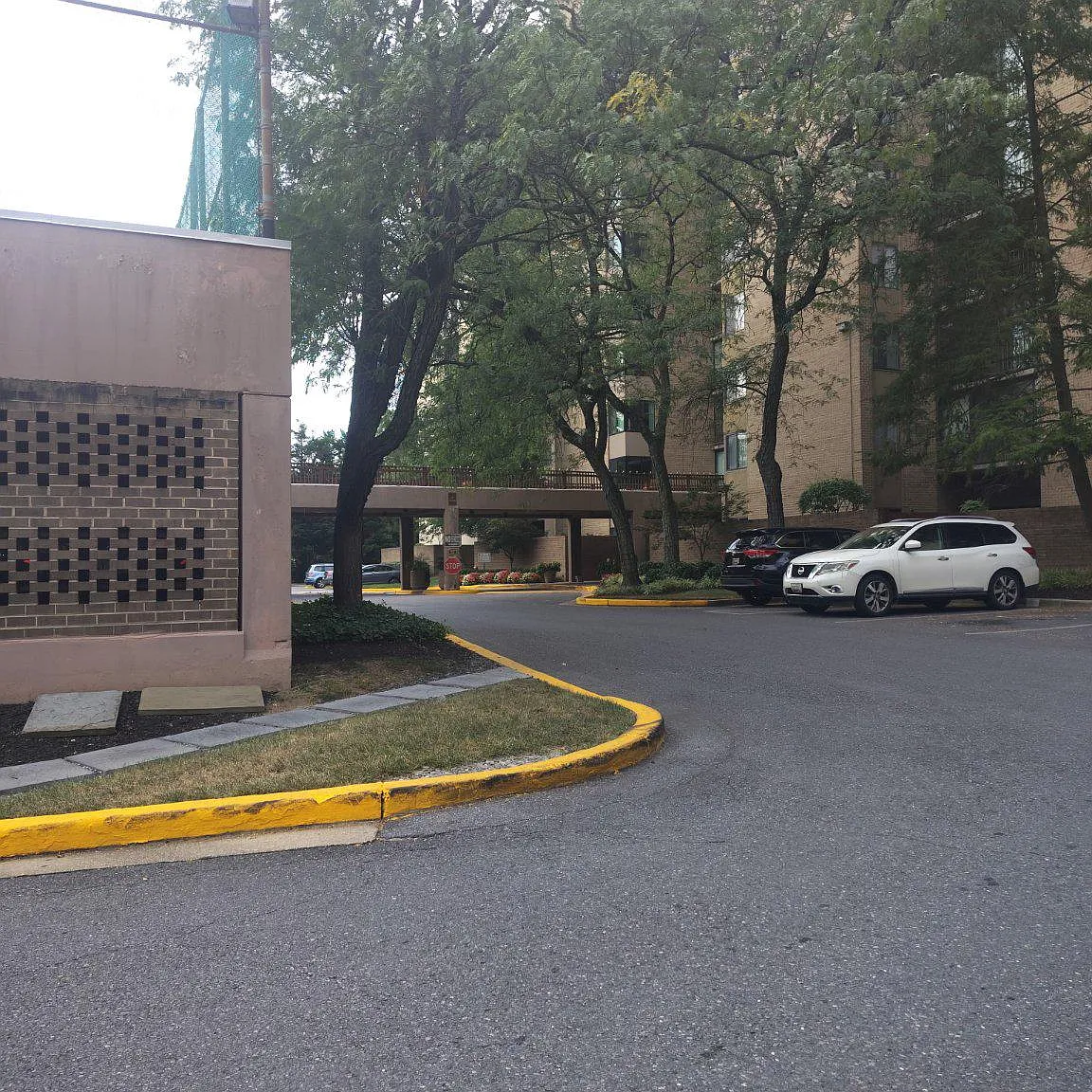 2 bed, 2.0 bath, 907 sqft, $1,949 — Photo 4