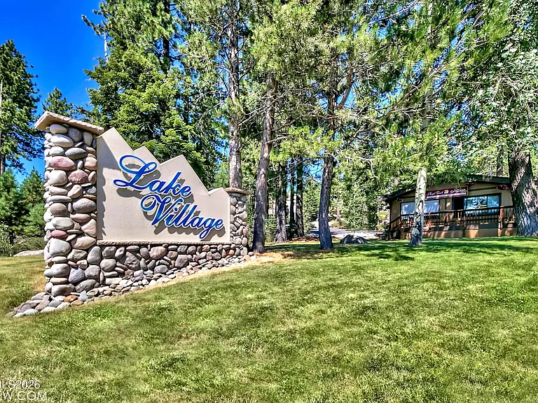 215 Clubhouse Cir — Photo 3