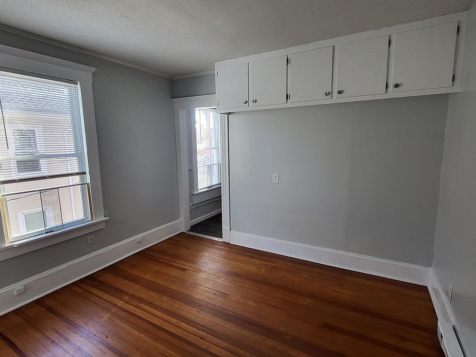 28 Center St Bristol CT Zillow