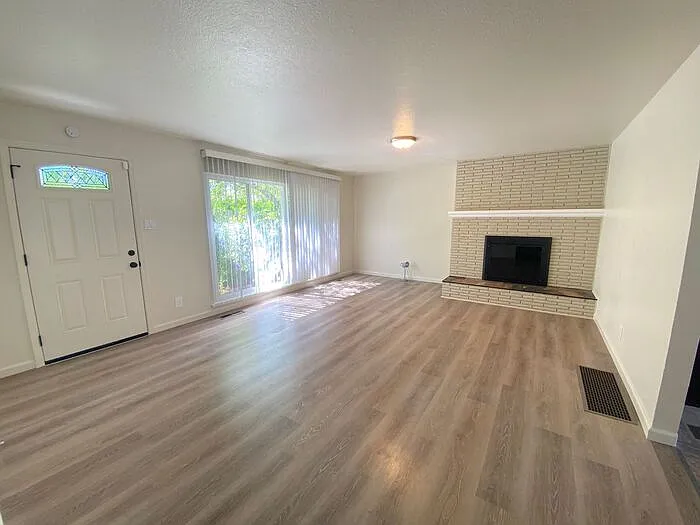 1100 Sutro St — Photo 9