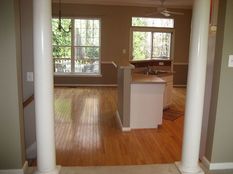 kitchen/dining area