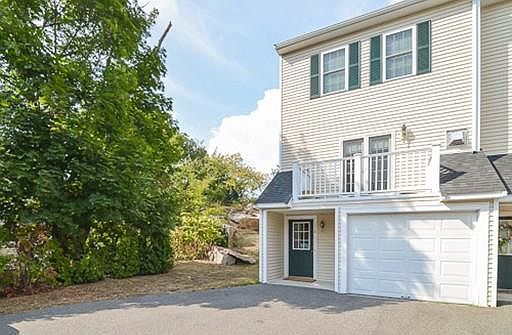 2nd image of 31 Parker St
