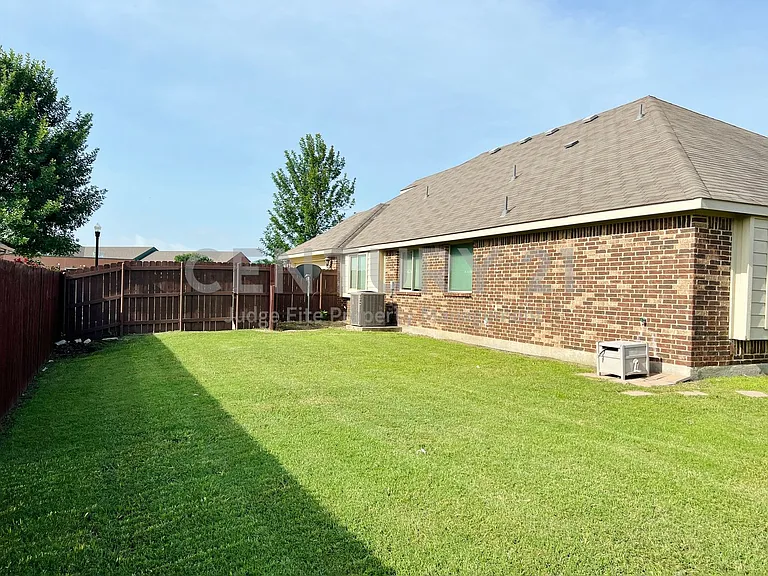 6613 Meadow Glen Dr — Photo 17