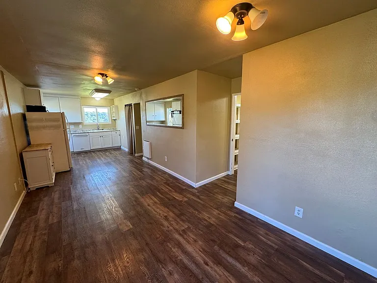 1571 Vista Grande Ln #B — Photo 2