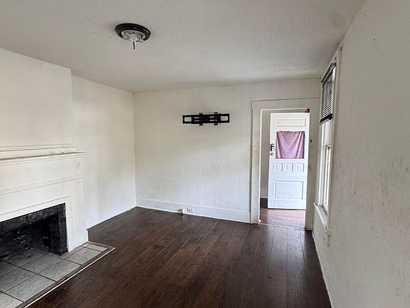 5th image of 1058 DYAL Street