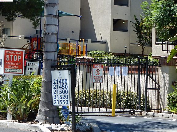 4th image of 21520 Burbank Blvd APT 309