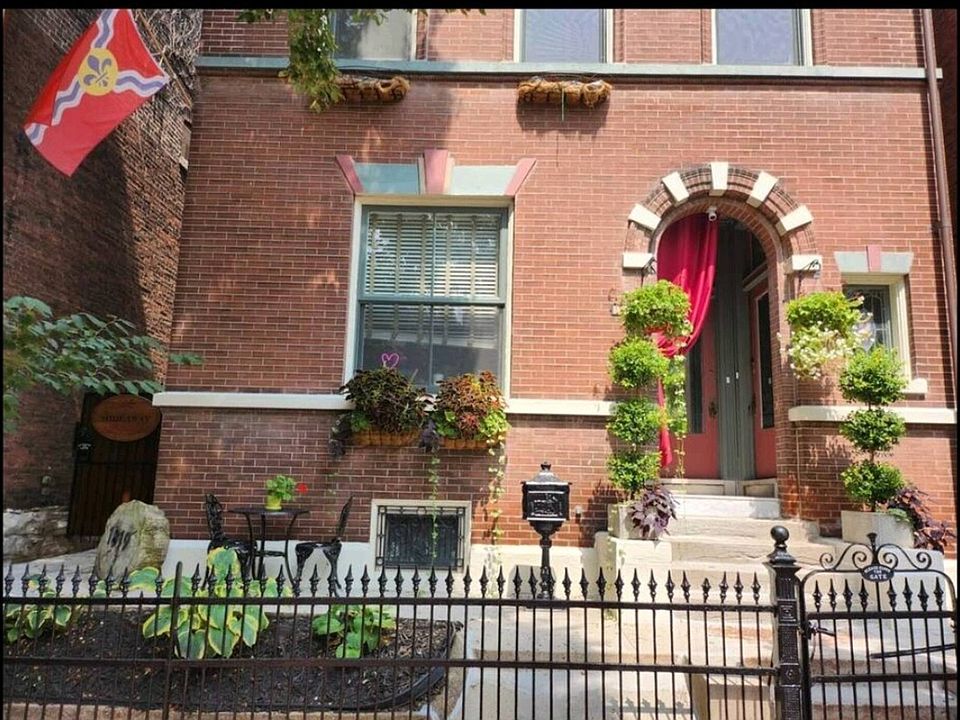 Front 
Exterior