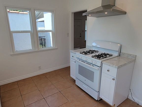 5th image of 117 1/2 W Greenwood Ave