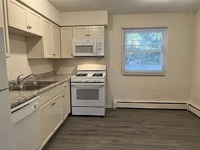 1034 E Division St #D — Photo 7