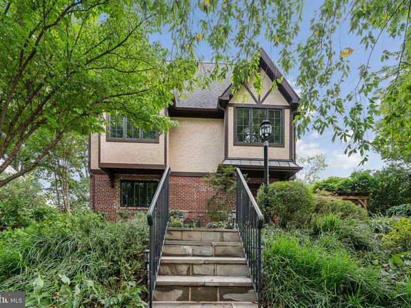 10407 Parkwood Dr, Kensington, MD 20895