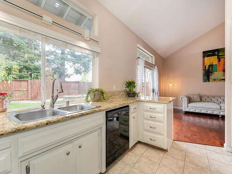 2815 Concord Ave — Photo 8