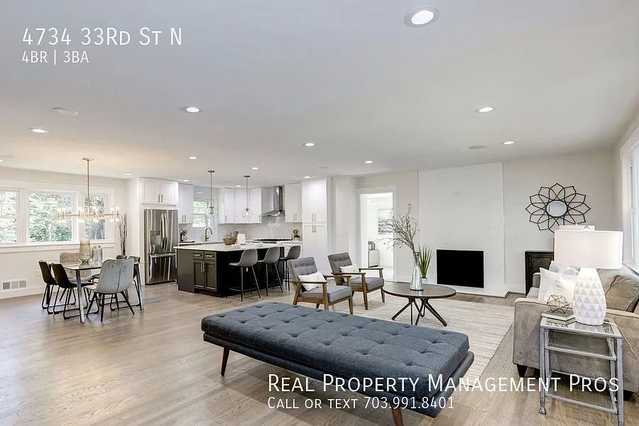 Stunning, Sun- Drench Home in Sought After Country Club Hills! — Photo 3