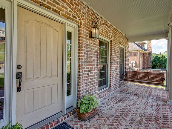 2nd image of 804 Aldwych Cir