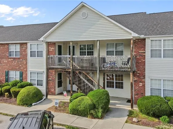 1112 Trinity St APT 802, Thomasville, NC 27360