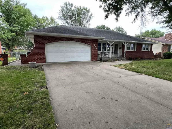 1960 SW Arrowhead Rd, Topeka, KS 66604