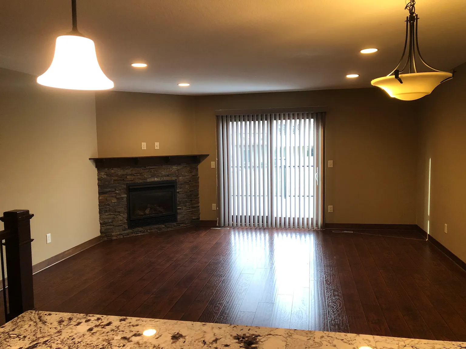 2 bed, 2.5 bath, 2200 sqft, $2,100 — Photo 3