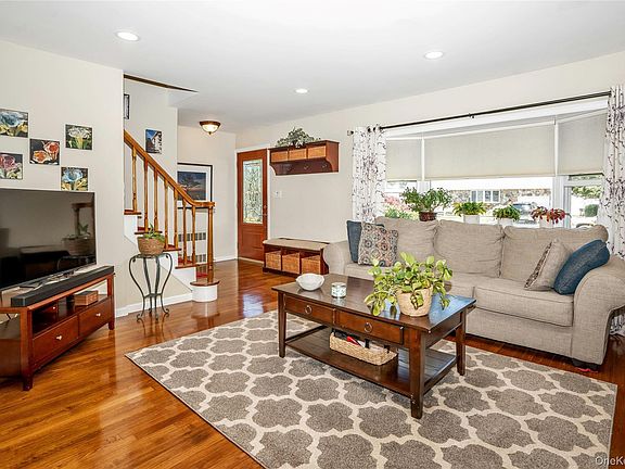 3rd image of 9 Amby Avenue