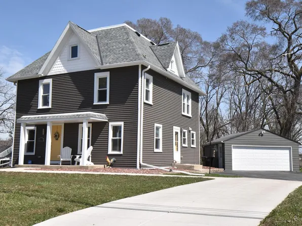 6170 South Racine PLACE, New Berlin, WI 53146