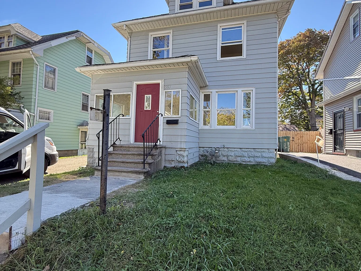 3 bed, 1256 sqft, $2,000 — Photo 1