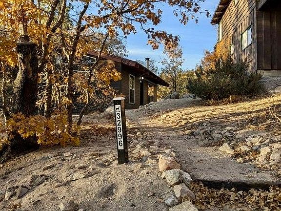 2nd image of 32996 Maple Ln