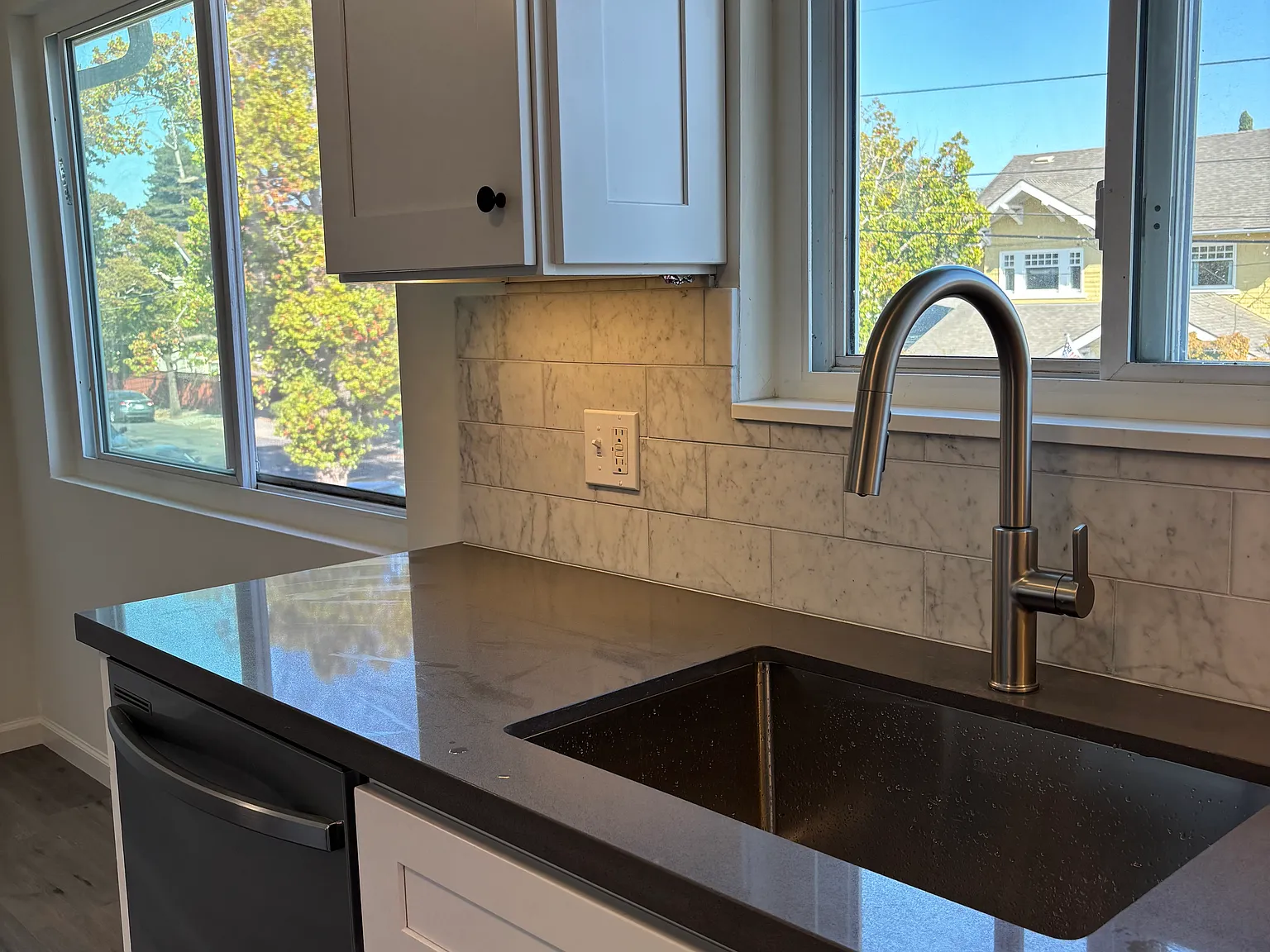 2 bed, 1000 sqft, $3,195 — Photo 2