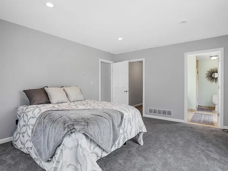2905 W Hickory Grove Rd — Photo 18