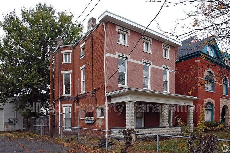 2nd image of 942 S 6th St #4