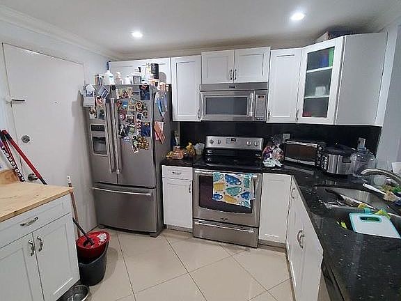 3rd image of 9175 SW 77th Ave APT 210
