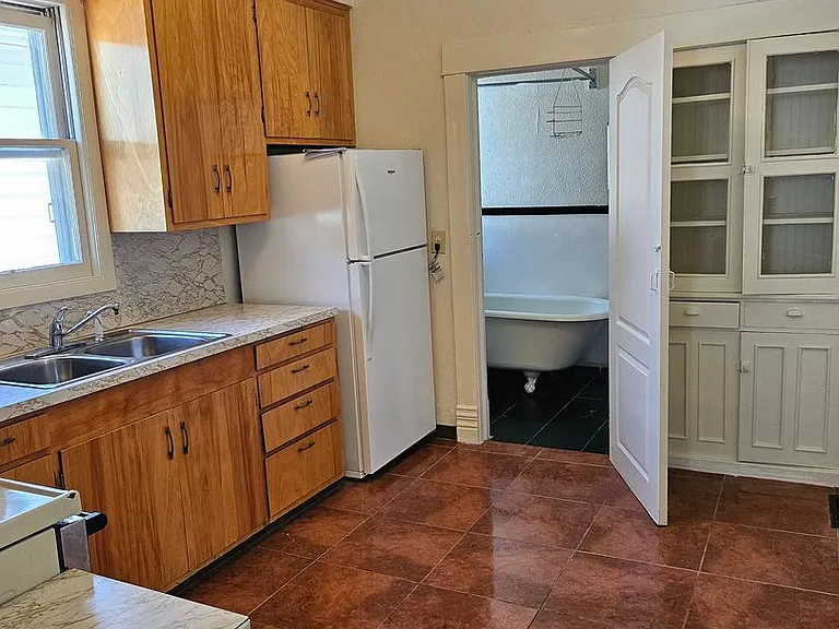 1223 Claremont Ave — Photo 7