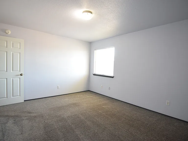 4903 Golden Gate Dr — Photo 16
