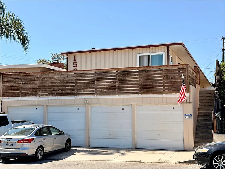 156 W Escalones #C — Photo 2