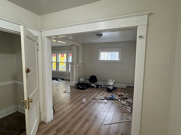 3rd image of 1829 Linwood Ave #2