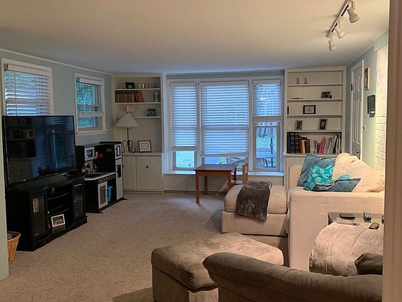 4th image of 218 N Dryden Pl