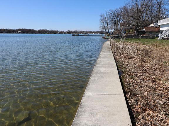 2nd image of 63395B Lakeshore Dr