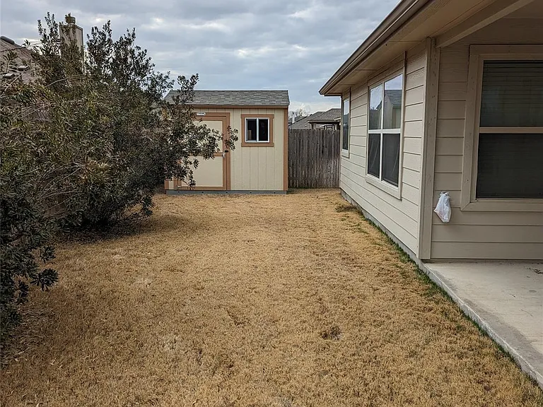 313 Summer Pointe Dr — Photo 32