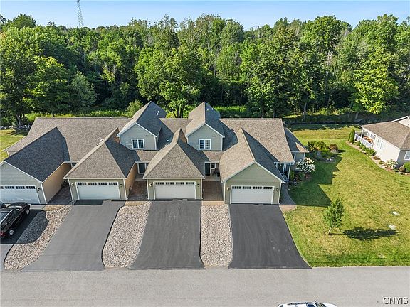 2nd image of 4525 Lauder Ln #4C