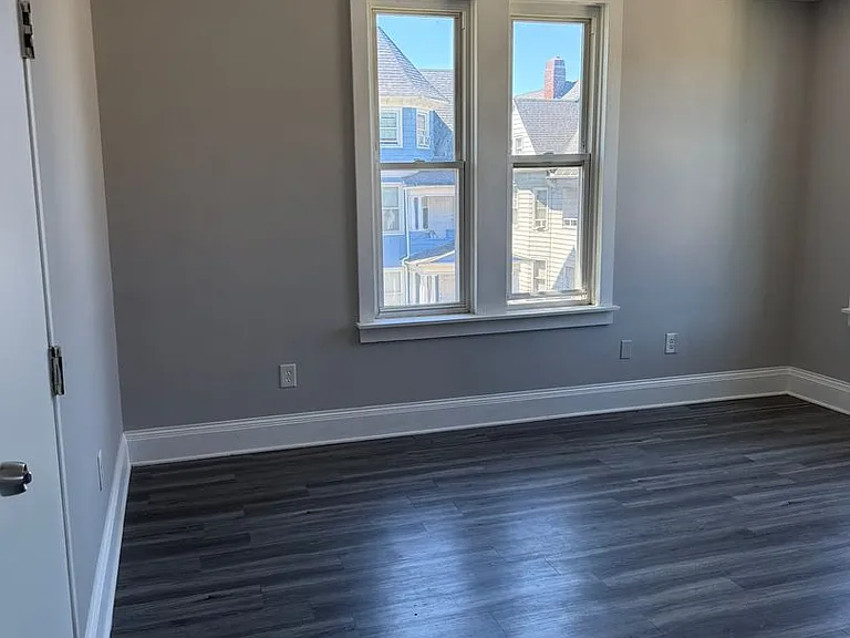 24-26 Alden St — Photo 7