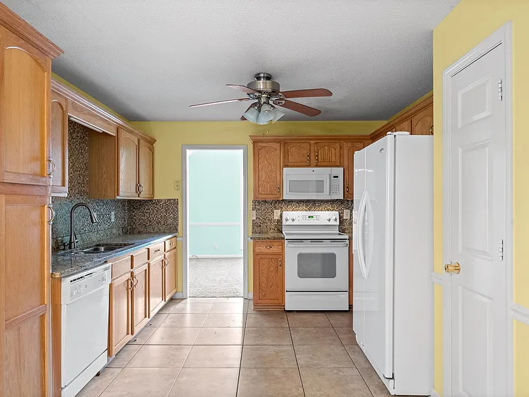 3404 Dresden Way — Photo 14