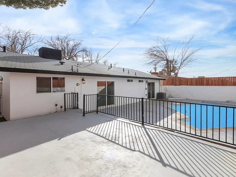1121 W Holguin St — Photo 24
