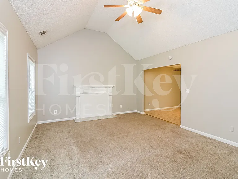 6013 Radford Dr — Photo 3