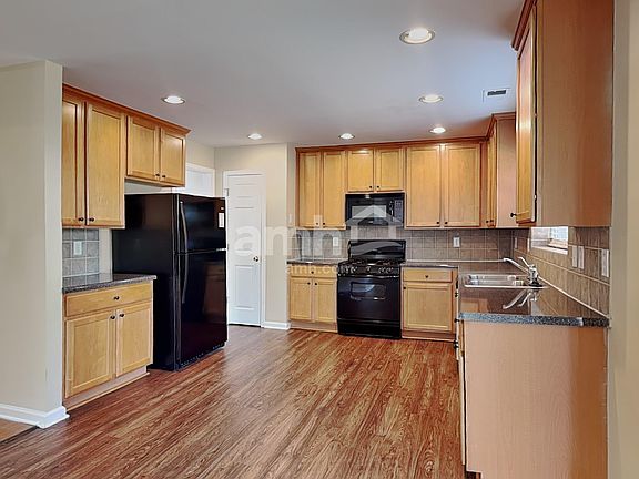 3rd image of 4362 Walforde Blvd