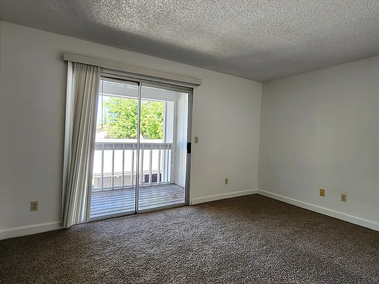 1115 N Lincoln St #B — Photo 16