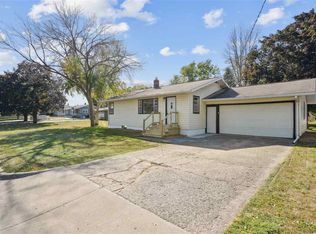 105 N 9th Ave, Vinton, IA 52349