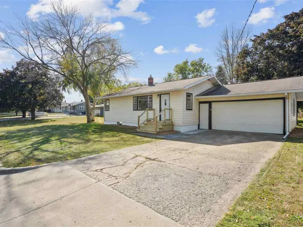 105 N 9th Ave, Vinton, IA 52349