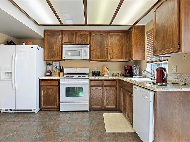 1234 Halifax Dr — Photo 4