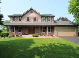 160 Richmond Ct, Roselle, IL 60172