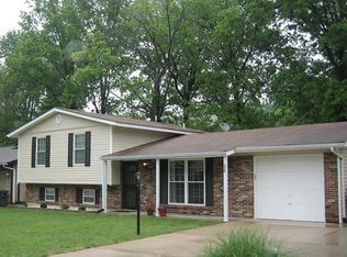 56 Brookshire Dr, Saint Peters, MO 63376