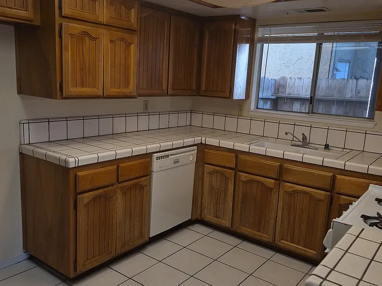 2346 N Bradley St — Photo 9