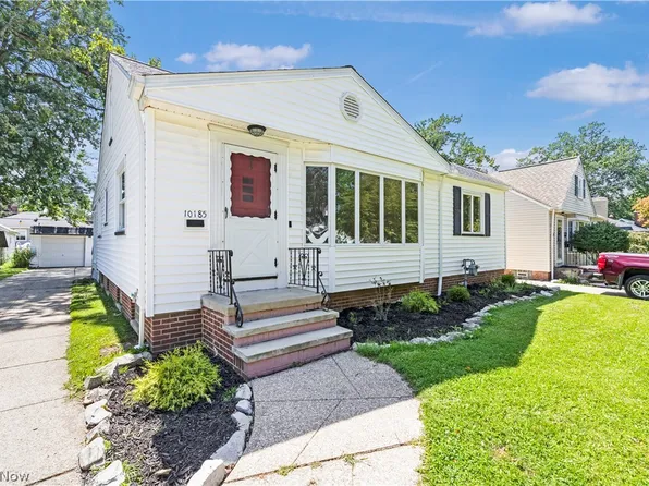 10185 Chesterfield Dr, Parma Heights, OH 44130
